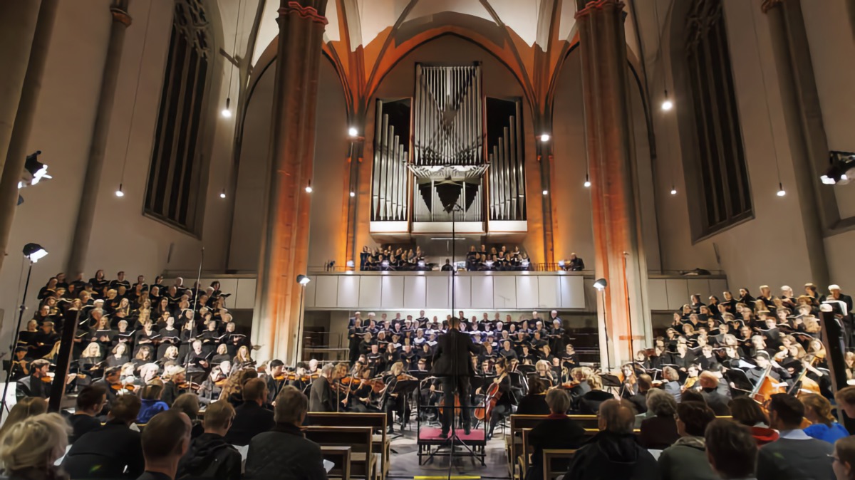 Christophoruskirche in Wolfsburg bei Abendlicht